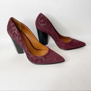 Carrano Madelyn Cabernet Velvet Leopard Print Stacked Wood Heel Size 9